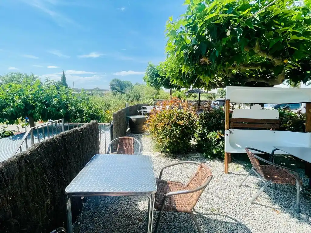 Bar restarurante en activo con vivienda más piscina en venta (Vilajuïga)