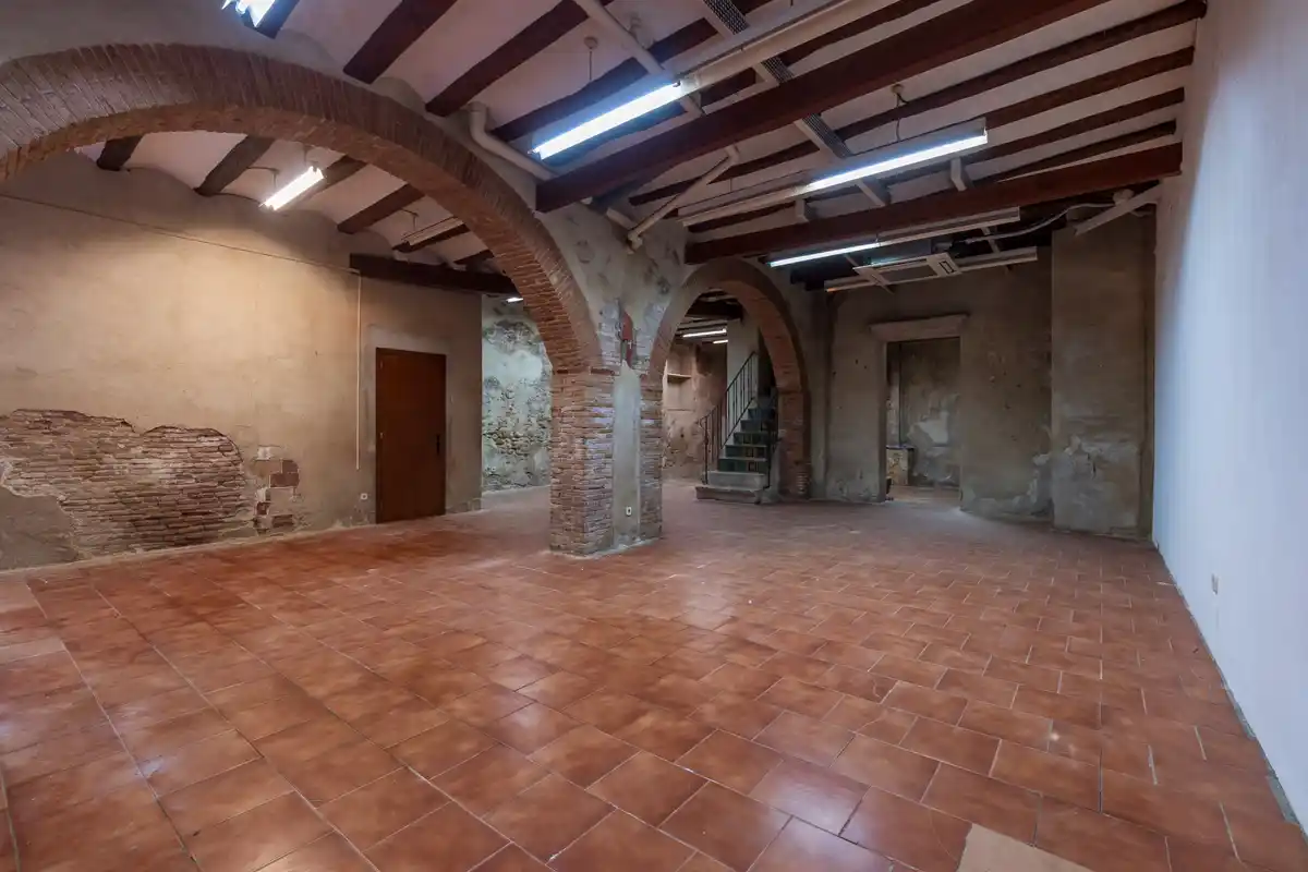 Gran oportunidad de local comercial en el centro de Figueres con ubicación inmejorable.