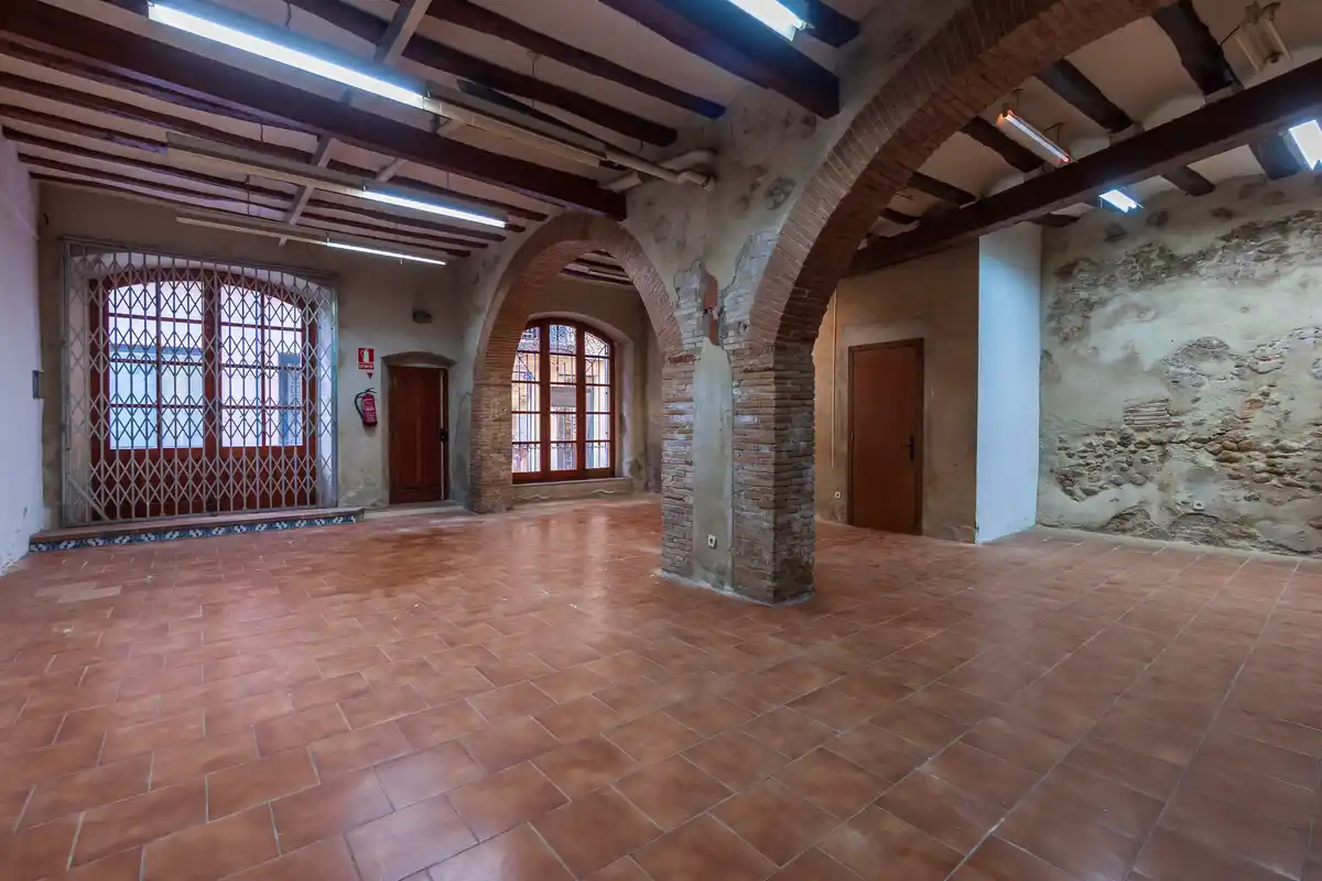Gran oportunidad de local comercial en el centro de Figueres con ubicación inmejorable.