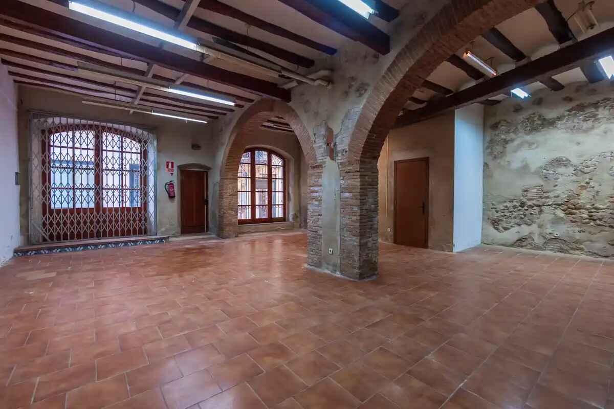 Great opportunity for commercial premises in the centre of Figueres with an unbeatable location.