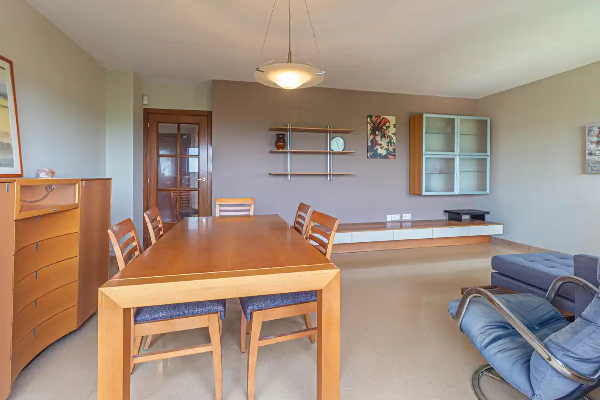 ¿Buscas un piso con terraza, luz natural y vistas en Figueres?