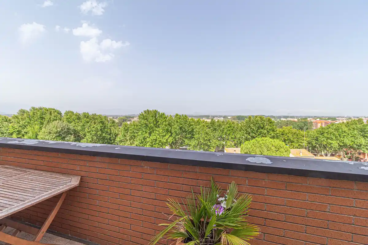 ¿Buscas un piso con terraza, luz natural y vistas en Figueres?
