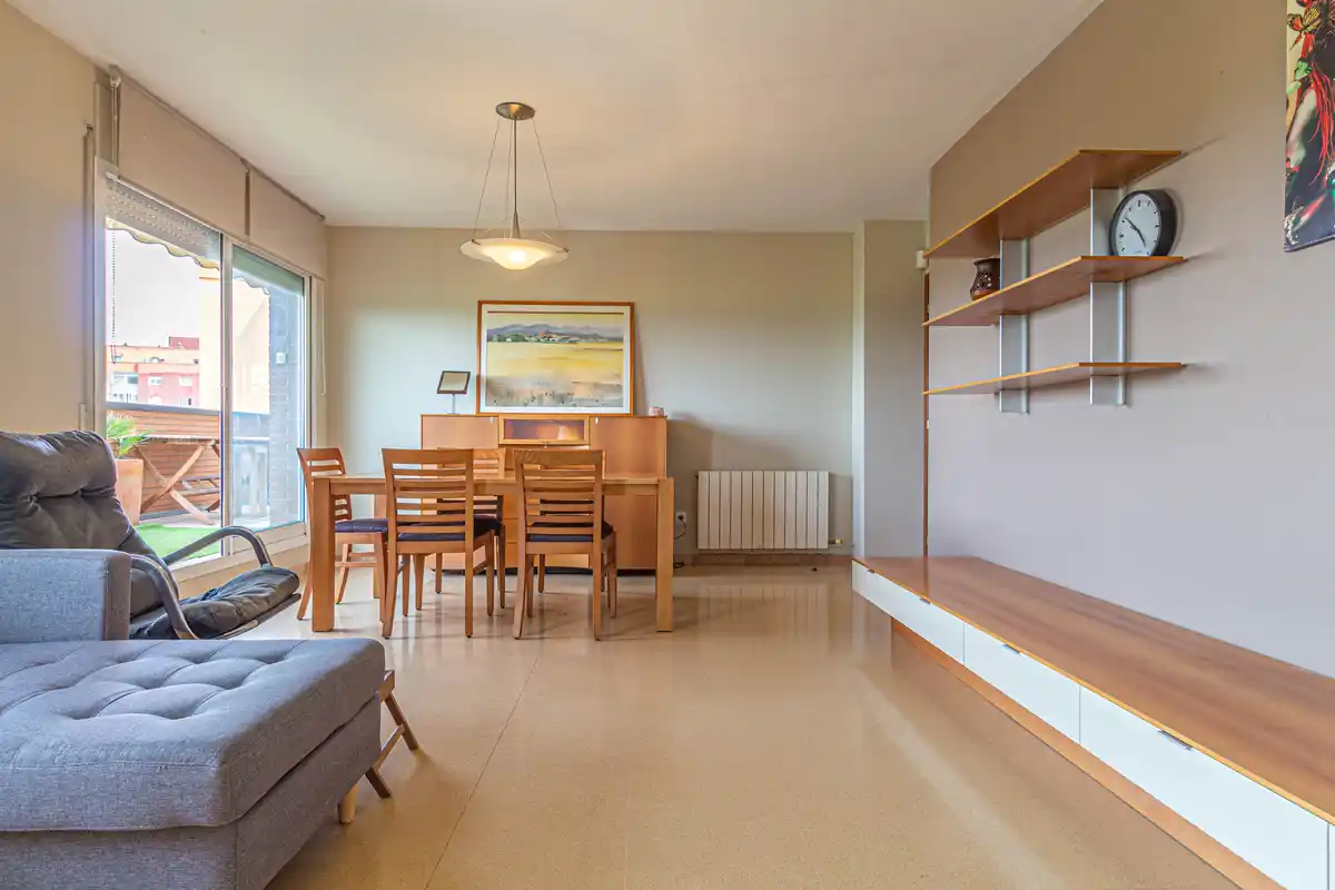 ¿Buscas un piso con terraza, luz natural y vistas en Figueres?
