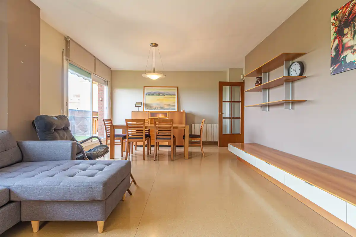 ¿Buscas un piso con terraza, luz natural y vistas en Figueres?