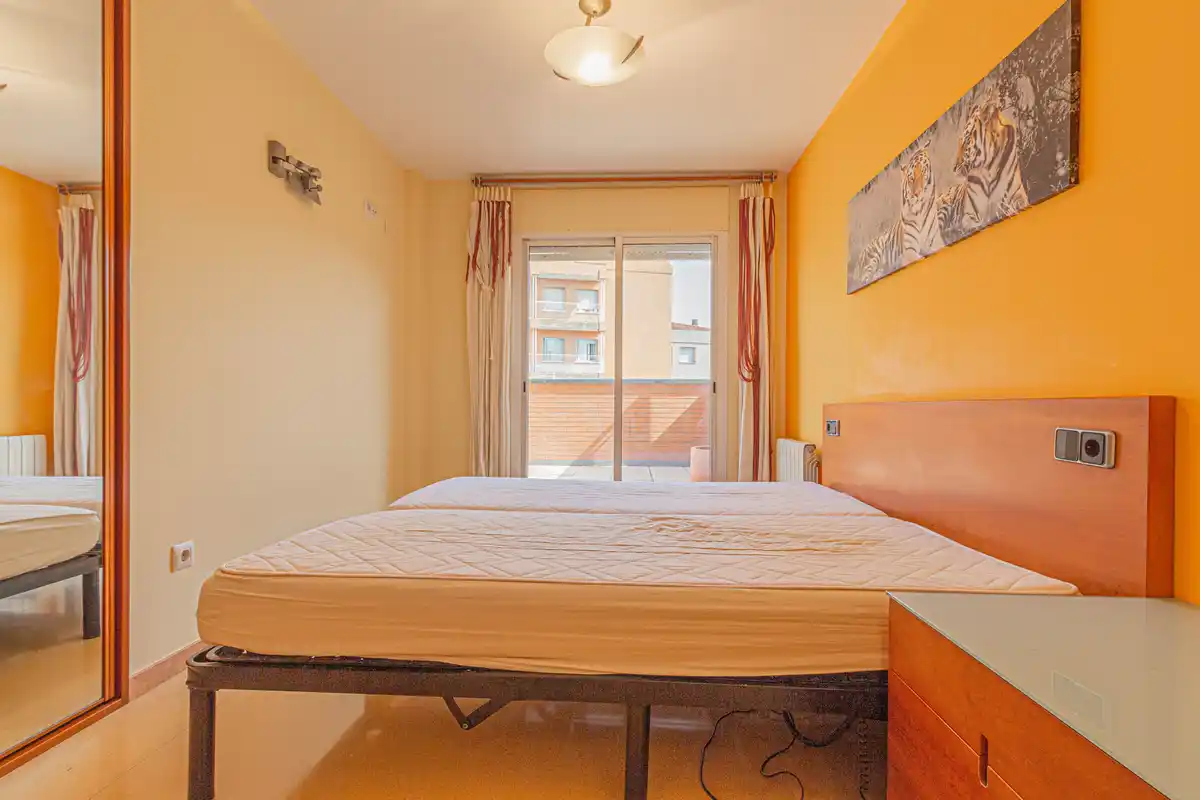 ¿Buscas un piso con terraza, luz natural y vistas en Figueres?
