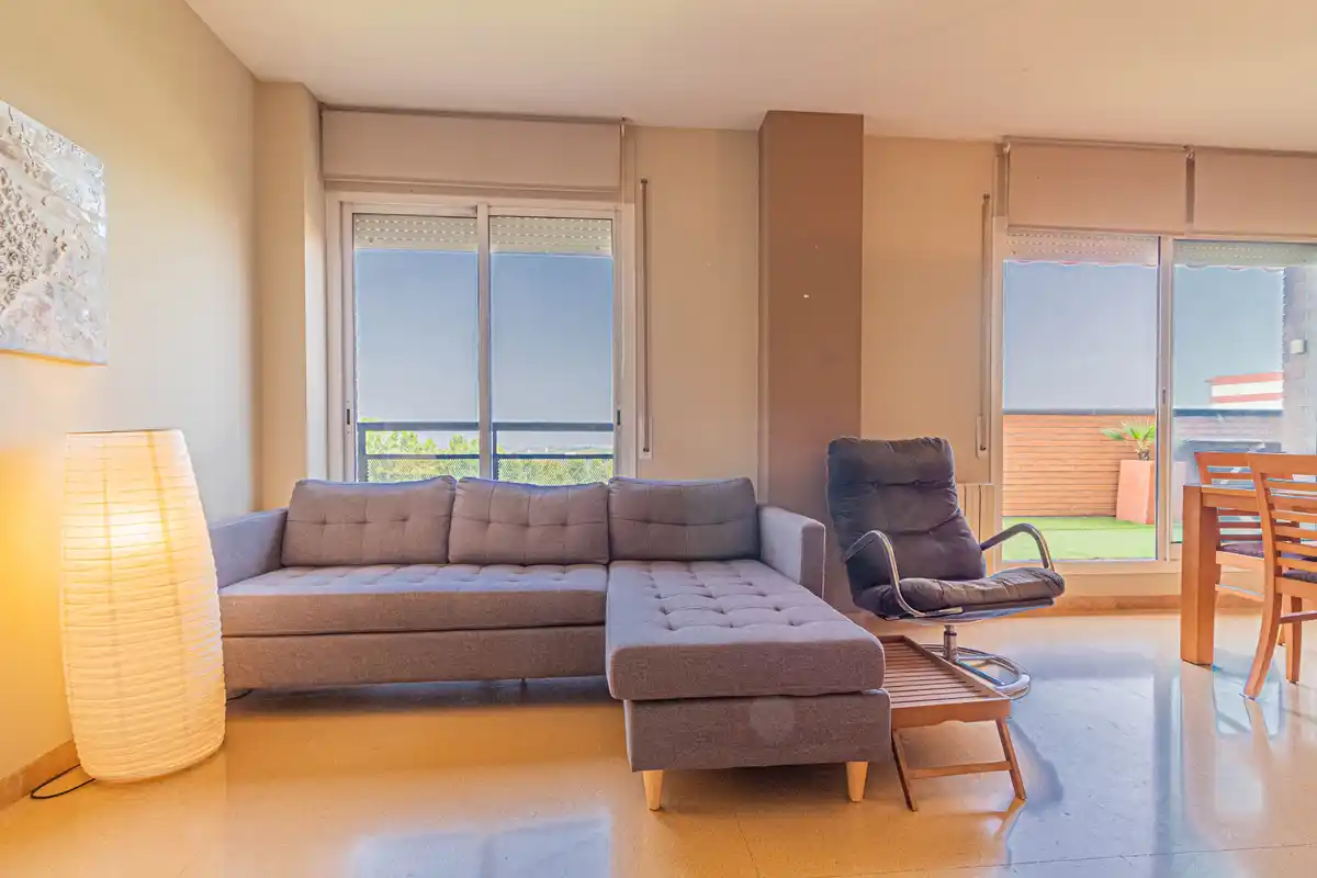 ¿Buscas un piso con terraza, luz natural y vistas en Figueres?