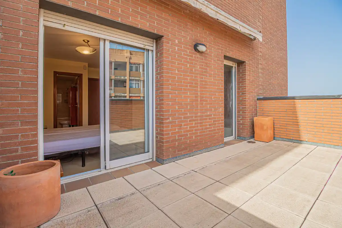 ¿Buscas un piso con terraza, luz natural y vistas en Figueres?