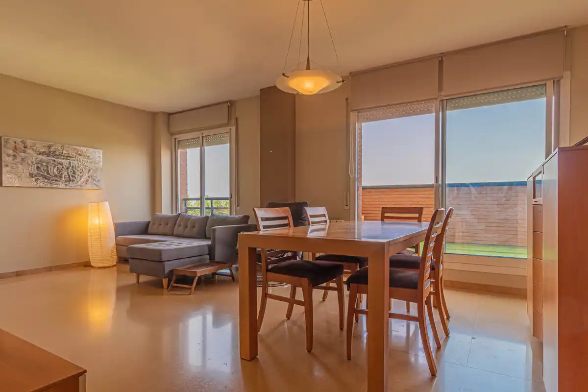 ¿Buscas un piso con terraza, luz natural y vistas en Figueres?
