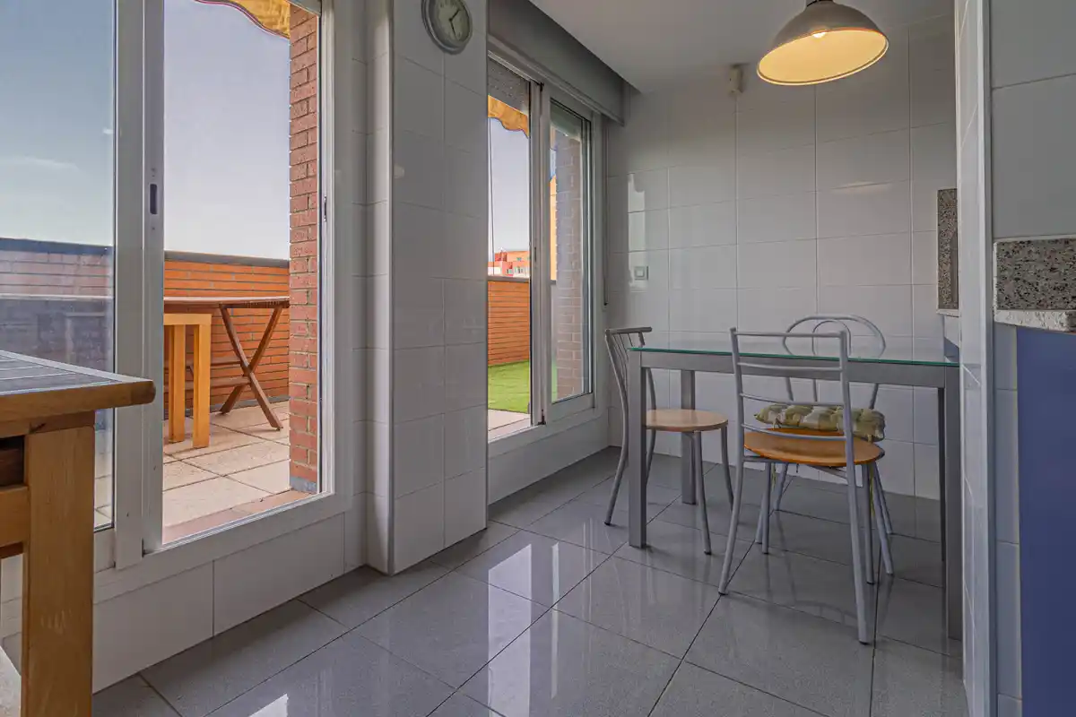 ¿Buscas un piso con terraza, luz natural y vistas en Figueres?
