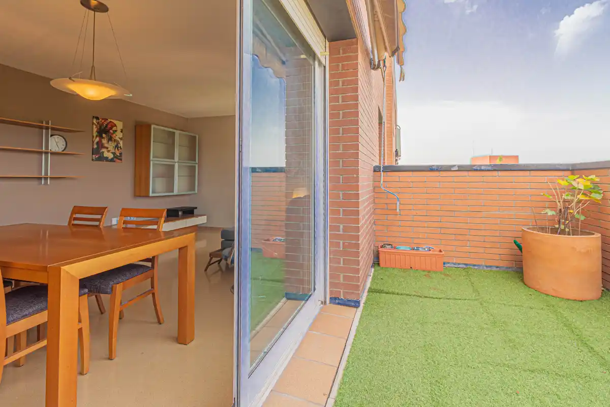 ¿Buscas un piso con terraza, luz natural y vistas en Figueres?