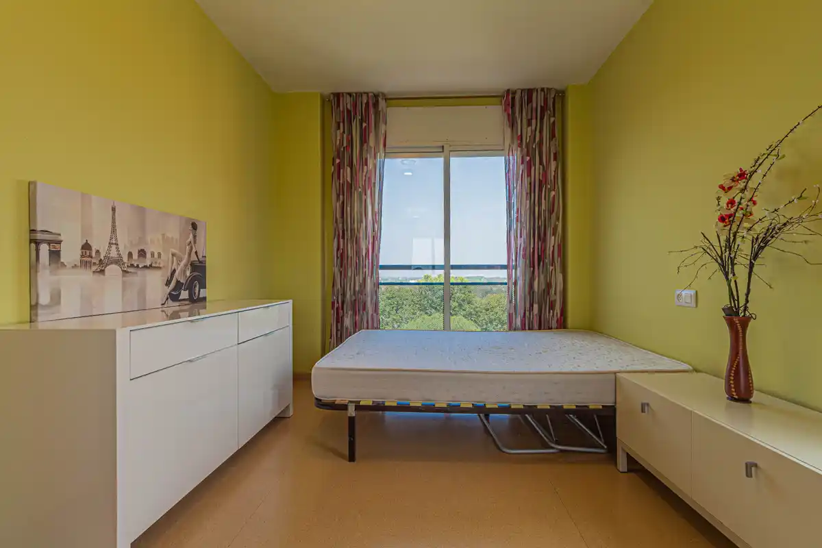 ¿Buscas un piso con terraza, luz natural y vistas en Figueres?