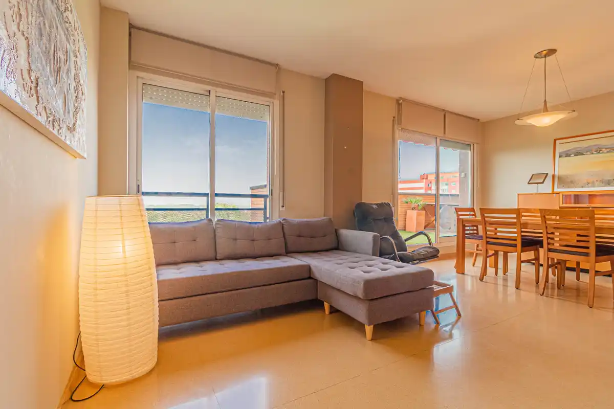 ¿Buscas un piso con terraza, luz natural y vistas en Figueres?