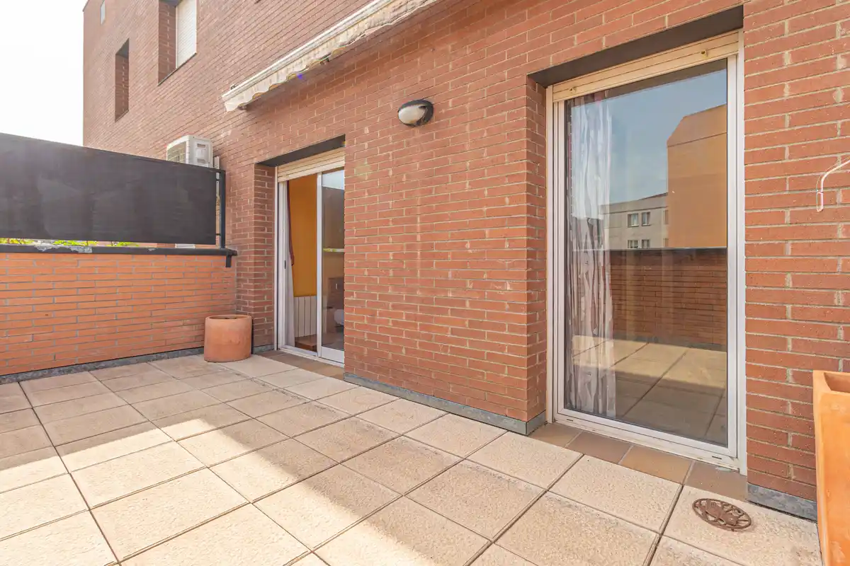 ¿Buscas un piso con terraza, luz natural y vistas en Figueres?