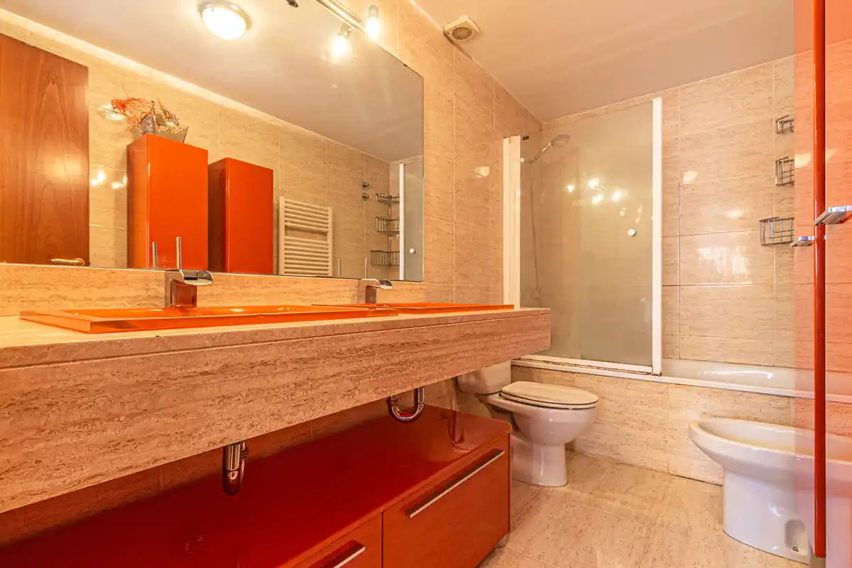 ¿Buscas un piso con terraza, luz natural y vistas en Figueres?