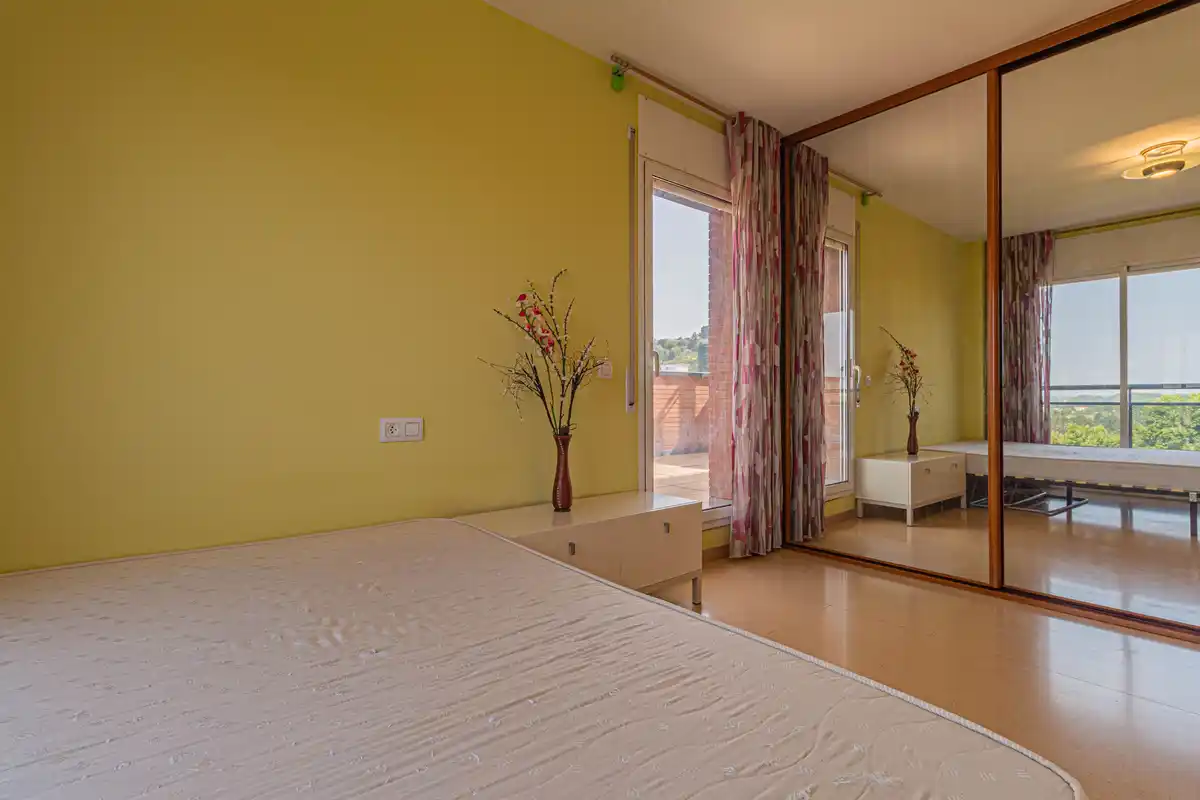 ¿Buscas un piso con terraza, luz natural y vistas en Figueres?