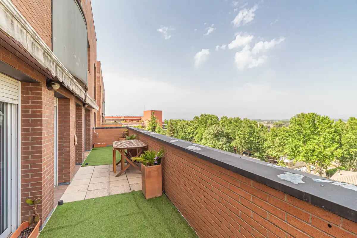 ¿Buscas un piso con terraza, luz natural y vistas en Figueres?