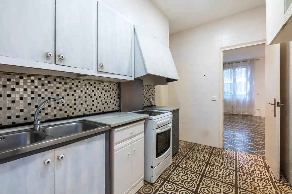 Edificio en venta en el centro peatonal y comercial de Figueres con alto potencial de rentabilidad.