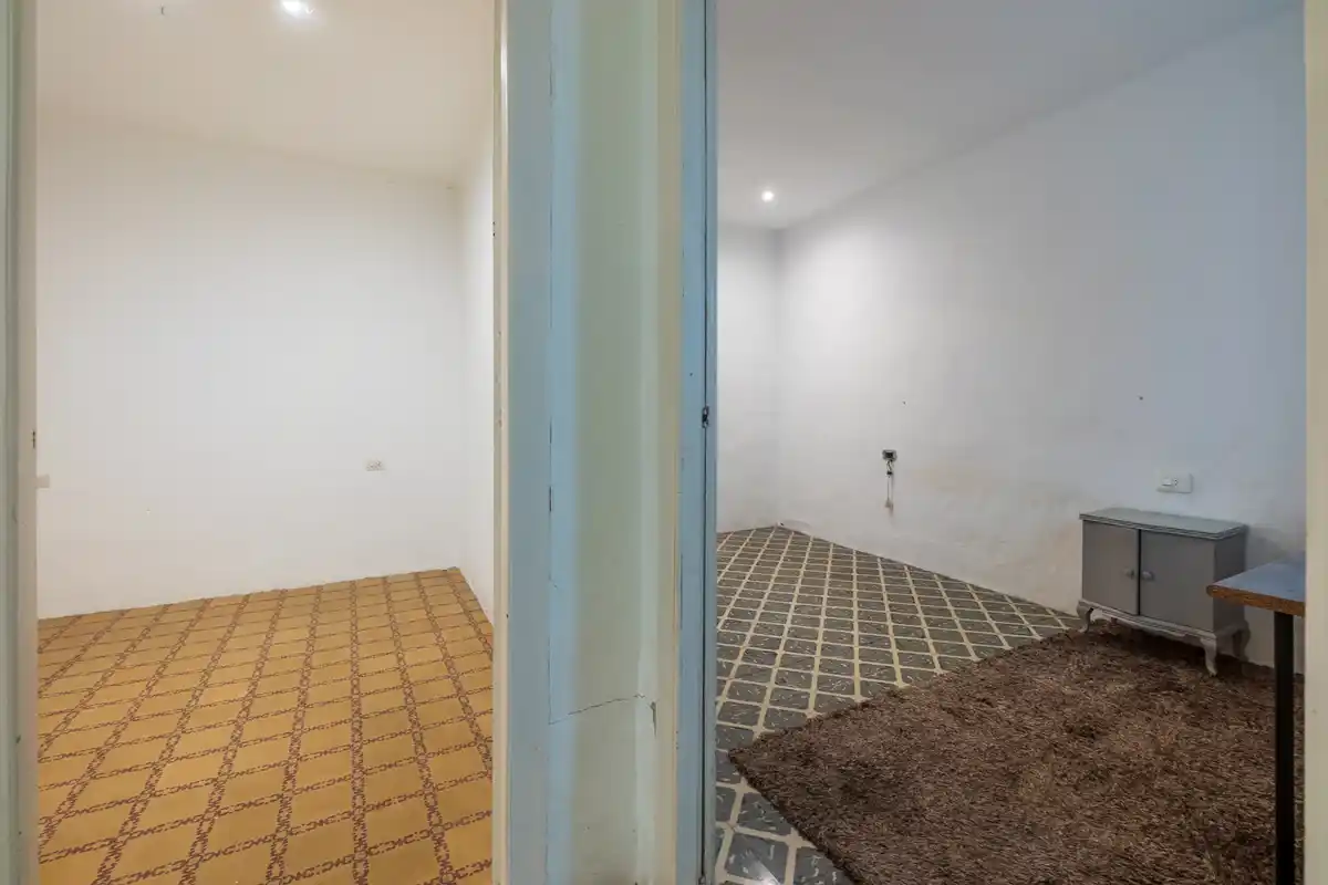 Edificio en venta en el centro peatonal y comercial de Figueres con alto potencial de rentabilidad.