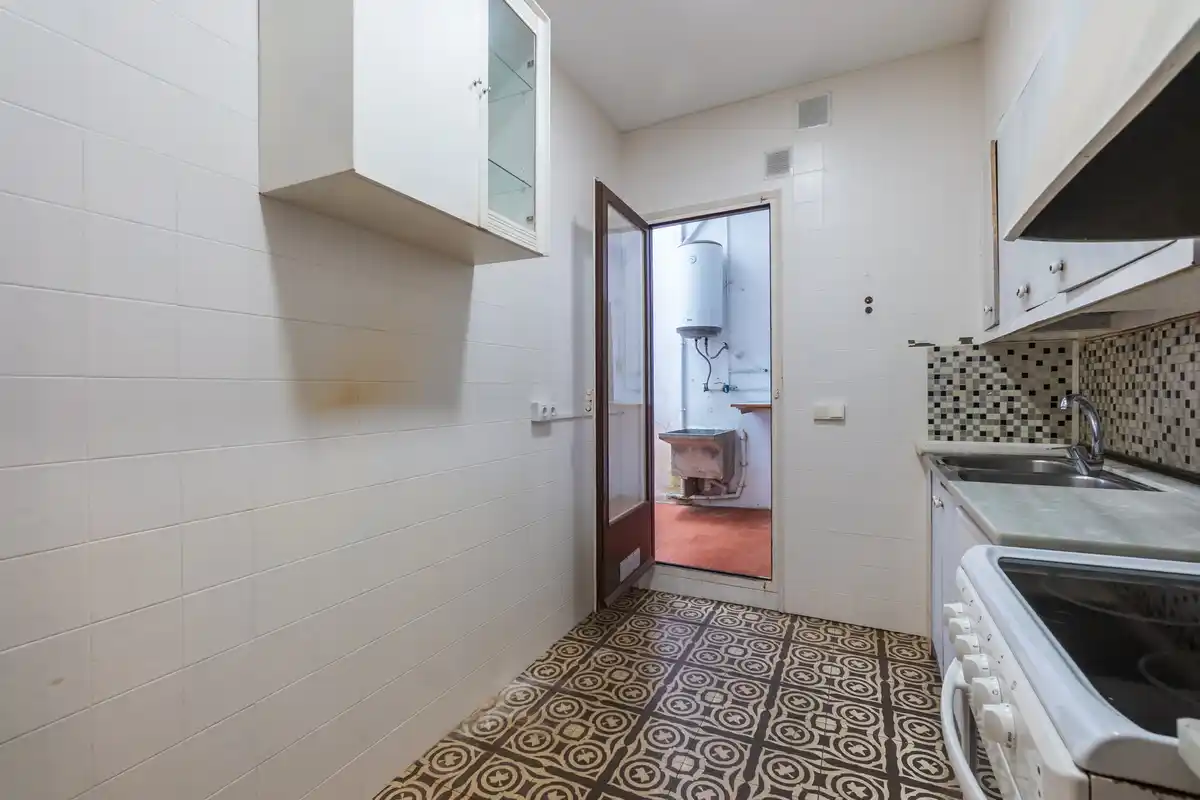 Edificio en venta en el centro peatonal y comercial de Figueres con alto potencial de rentabilidad.