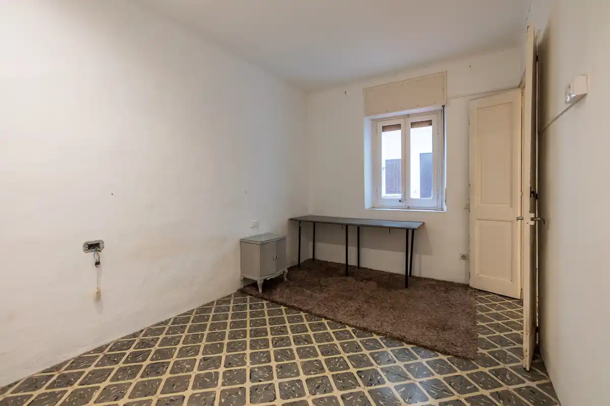 Edificio en venta en el centro peatonal y comercial de Figueres con alto potencial de rentabilidad.