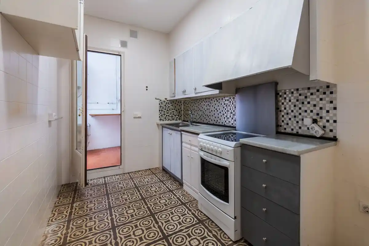 Edificio en venta en el centro peatonal y comercial de Figueres con alto potencial de rentabilidad.