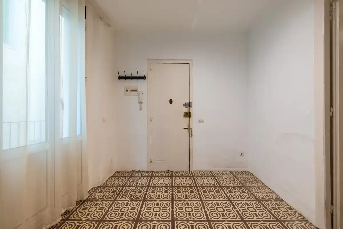 Edificio en venta en el centro peatonal y comercial de Figueres con alto potencial de rentabilidad.