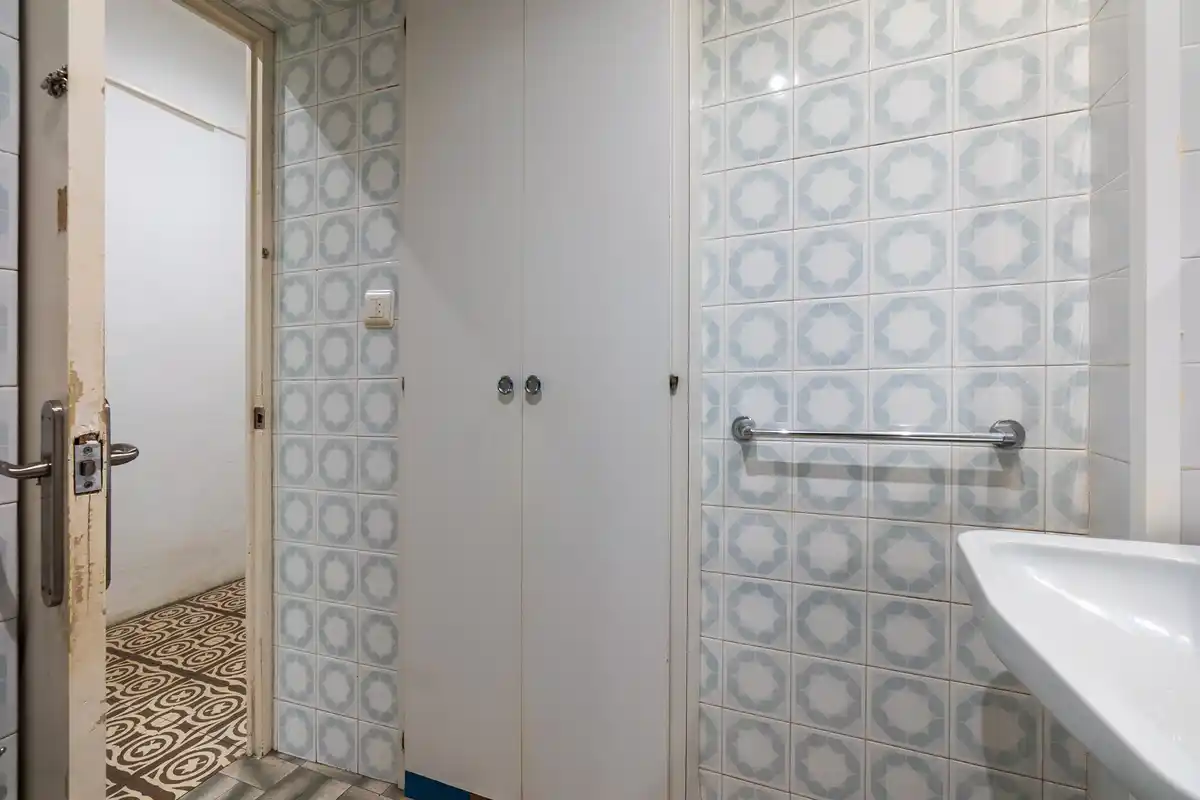 Edificio en venta en el centro peatonal y comercial de Figueres con alto potencial de rentabilidad.