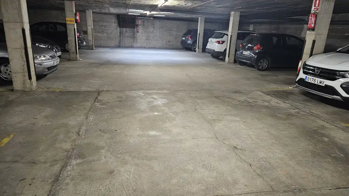 Plaza de Parking en venta en la calle Pere III de Figueres.