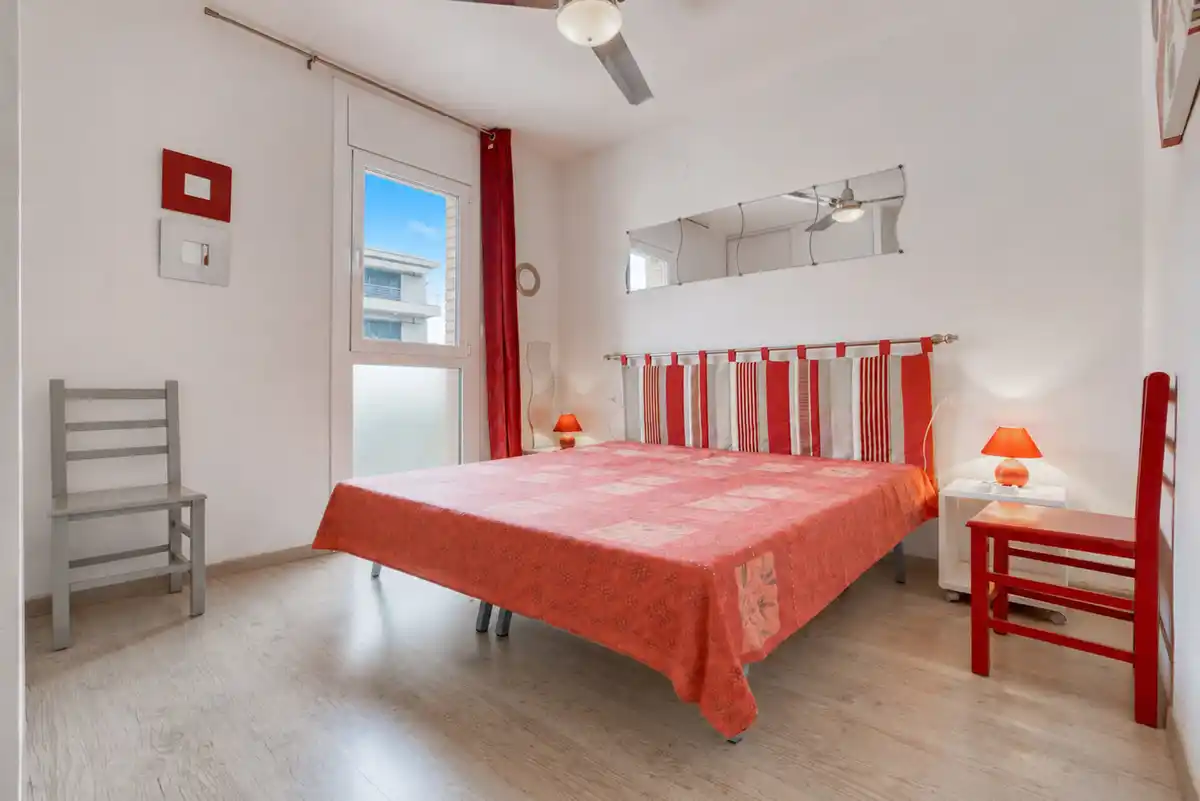 Tu rincón junto al mar en Roses: terraza con vistas al canal y parking privado