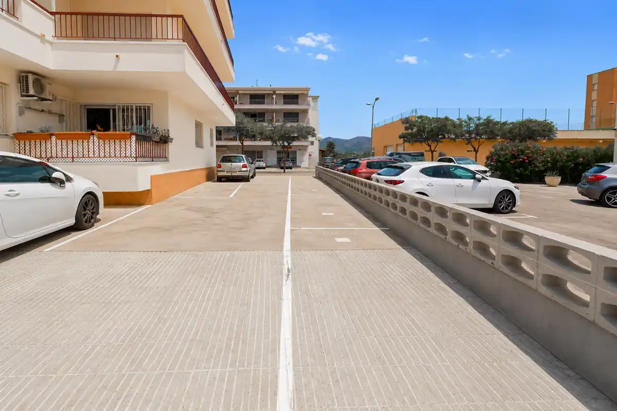 Tu rincón junto al mar en Roses: terraza con vistas al canal y parking privado