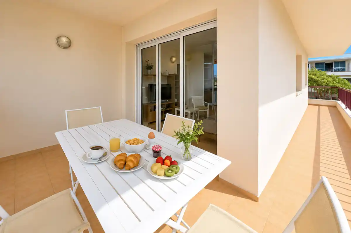 Tu rincón junto al mar en Roses: terraza con vistas al canal y parking privado