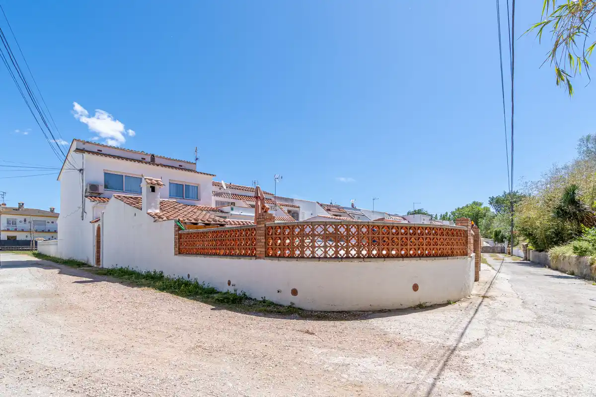 Casa 3 habitaciones con piscina a 10 minutos de la playa de Empuriabrava