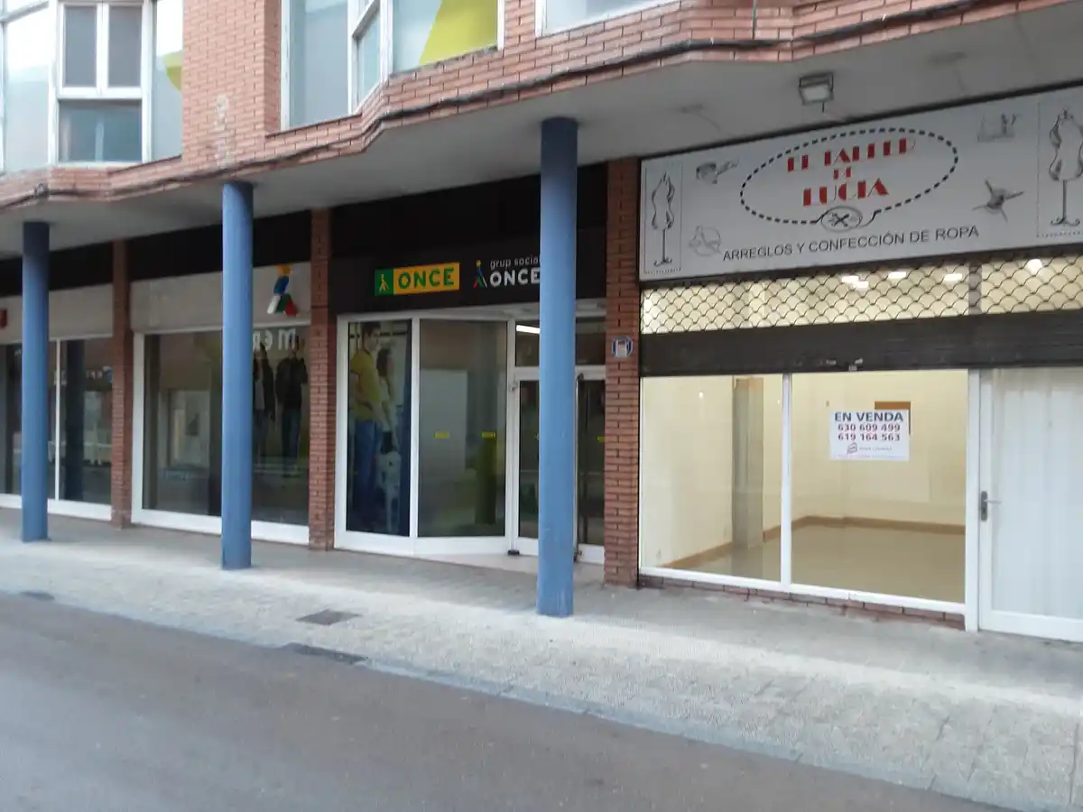Local a pie de calle, a pocos metros de la plaza de la Palmera (Figueres).