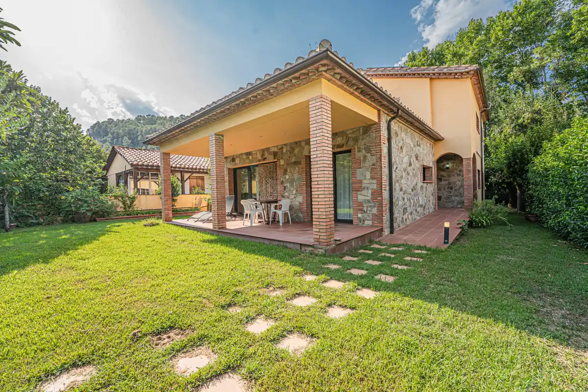 ¿Buscas una casa independiente donde disfrutar de tranquilidad, privacidad y naturaleza?