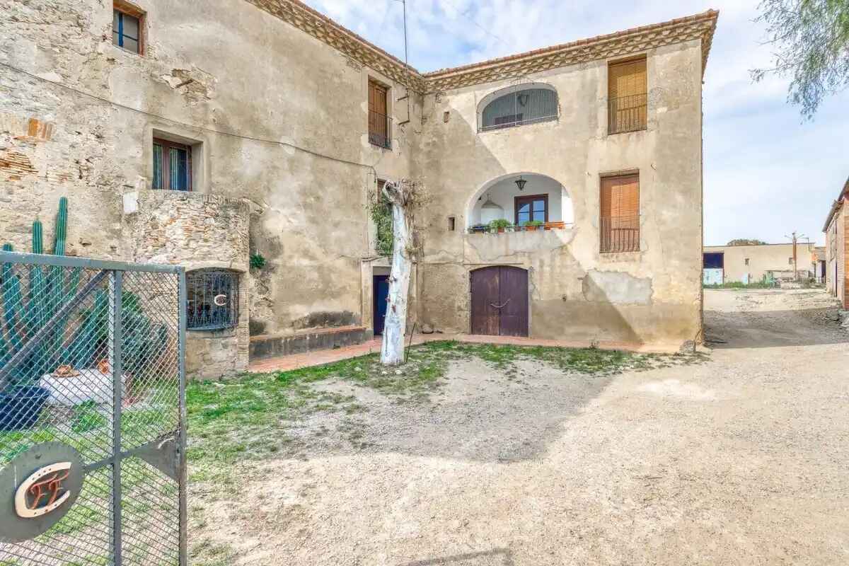 Country house for sale (Riumors)