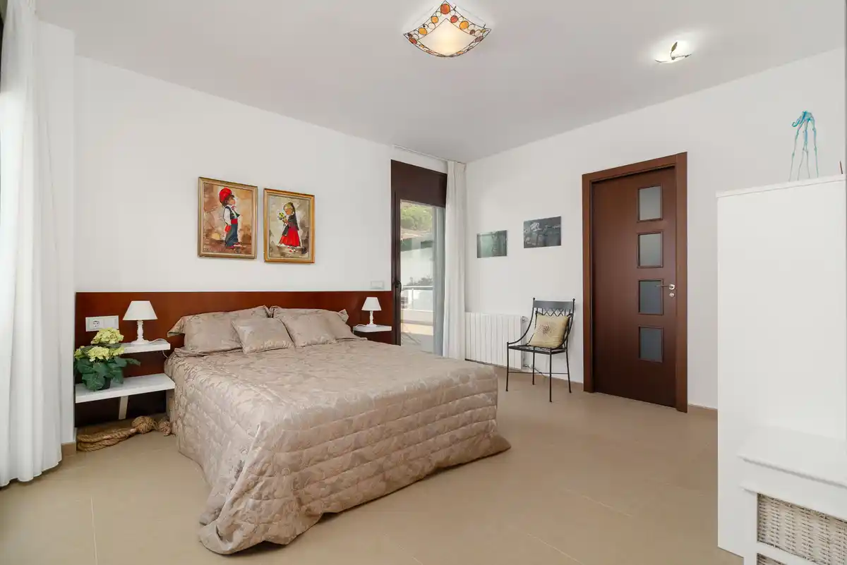 Magnífica casa moderna en Pau, ubicada en una zona tranquila y privada de la Costa Brava.