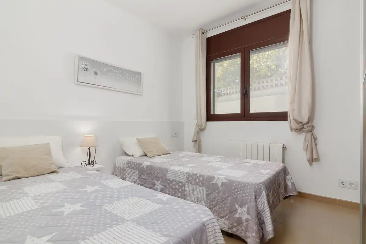 Magnífica casa moderna en Pau, ubicada en una zona tranquila y privada de la Costa Brava.