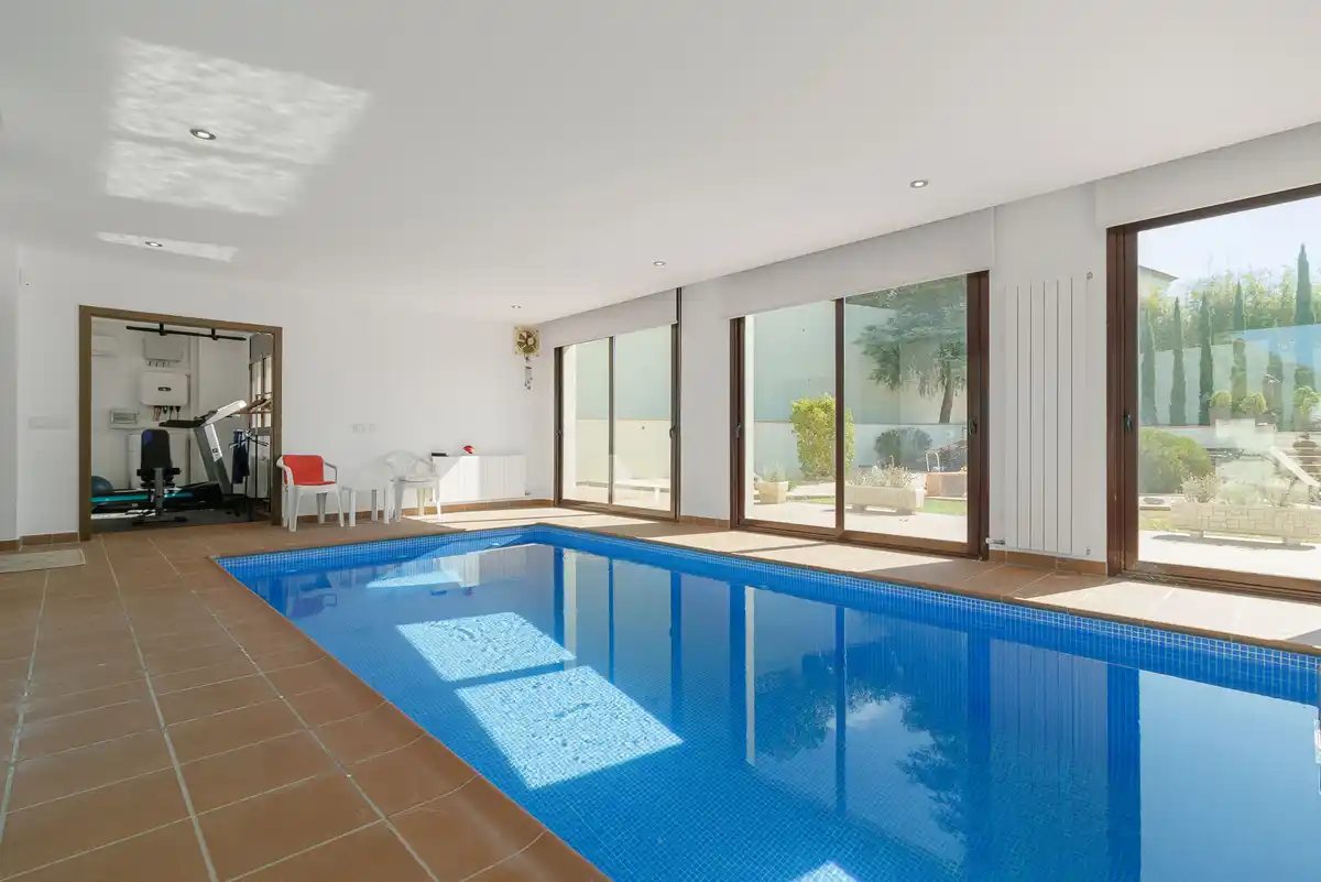 Magnífica casa moderna en Pau, ubicada en una zona tranquila y privada de la Costa Brava.