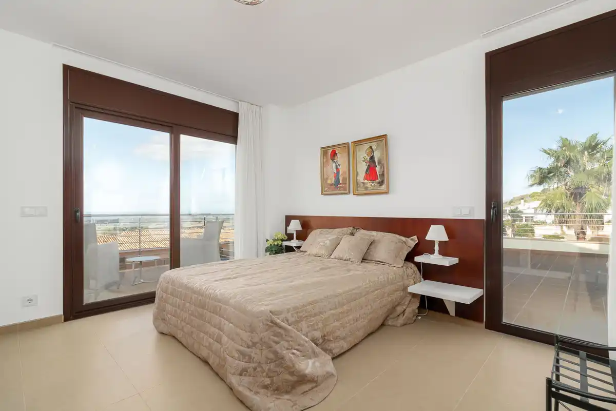 Magnífica casa moderna en Pau, ubicada en una zona tranquila y privada de la Costa Brava.
