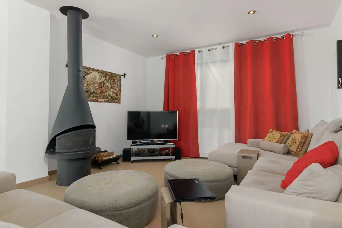 Magnífica casa moderna en Pau, ubicada en una zona tranquila y privada de la Costa Brava.