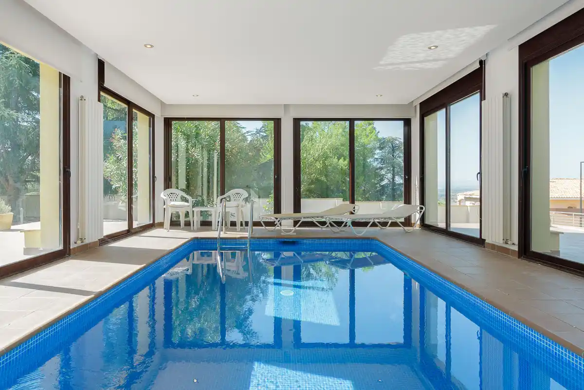 Magnífica casa moderna en Pau, ubicada en una zona tranquila y privada de la Costa Brava.