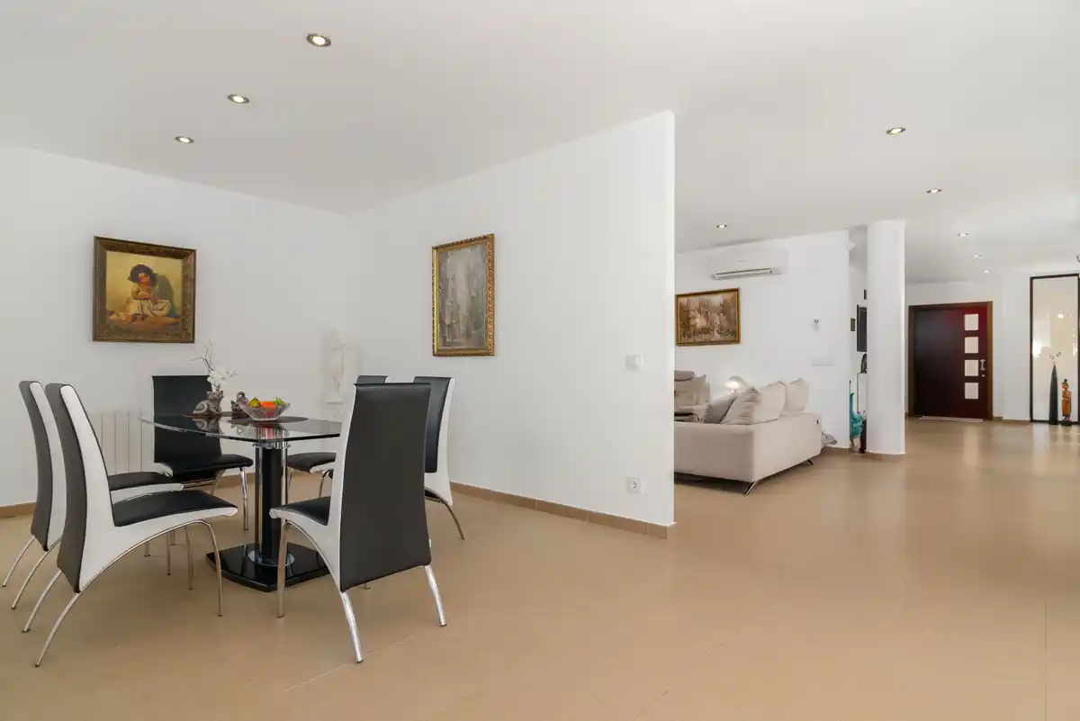 Magnífica casa moderna en Pau, ubicada en una zona tranquila y privada de la Costa Brava.
