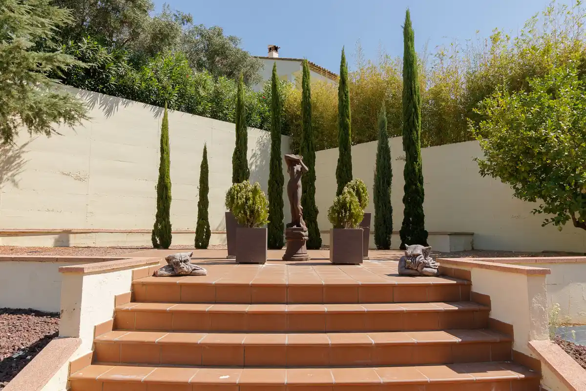 Magnífica casa moderna en Pau, ubicada en una zona tranquila y privada de la Costa Brava.