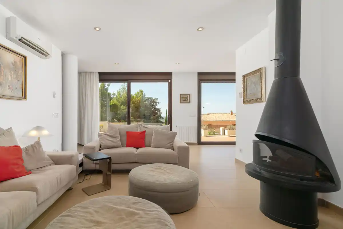 Magnífica casa moderna en Pau, ubicada en una zona tranquila y privada de la Costa Brava.