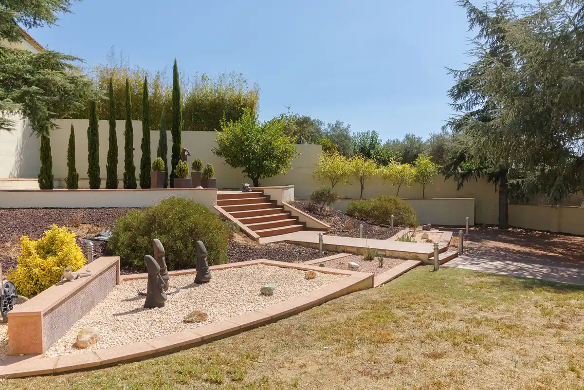 Magnífica casa moderna en Pau, ubicada en una zona tranquila y privada de la Costa Brava.
