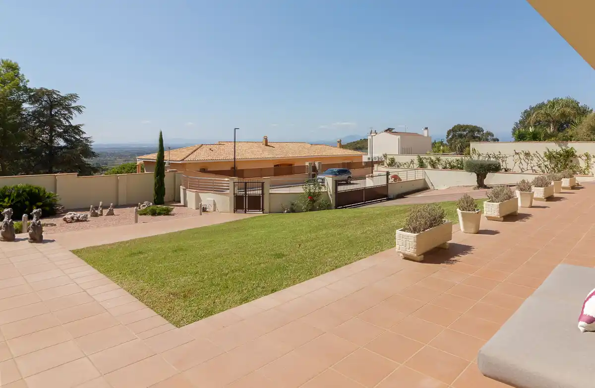 Magnífica casa moderna en Pau, ubicada en una zona tranquila y privada de la Costa Brava.