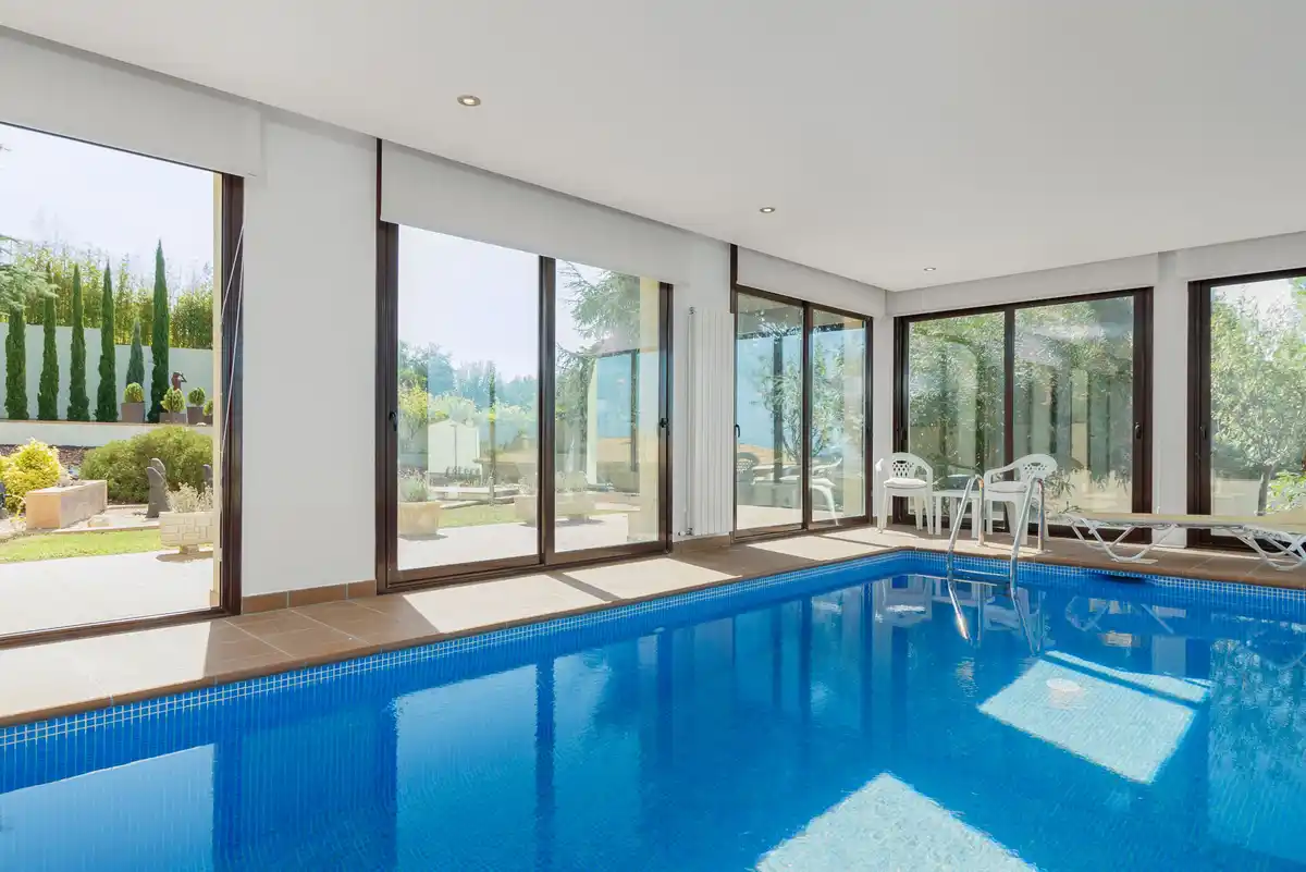 Magnífica casa moderna en Pau, ubicada en una zona tranquila y privada de la Costa Brava.