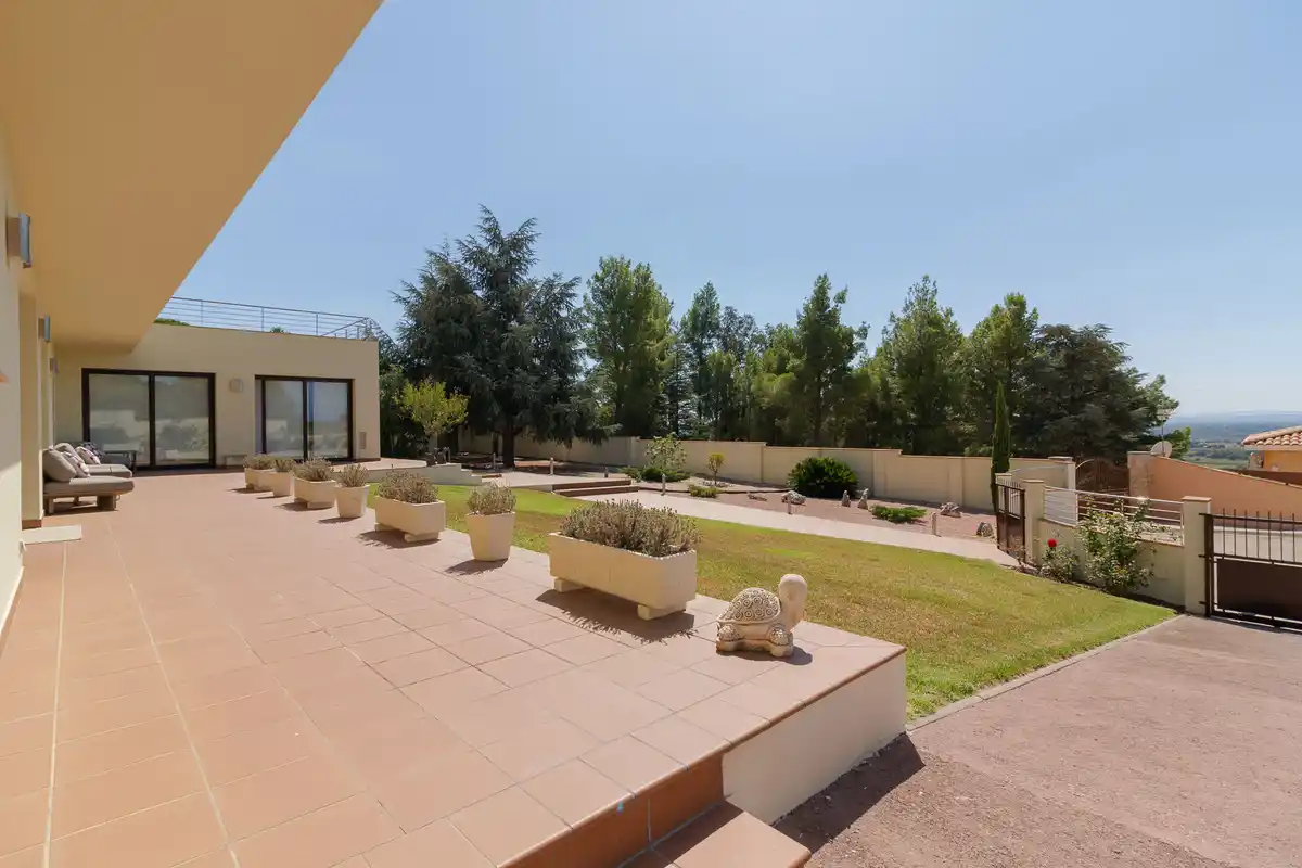 Magnífica casa moderna en Pau, ubicada en una zona tranquila y privada de la Costa Brava.