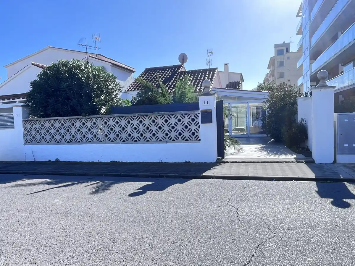 Casa adosada en Santa Margarida ¡Tu refugio ideal!