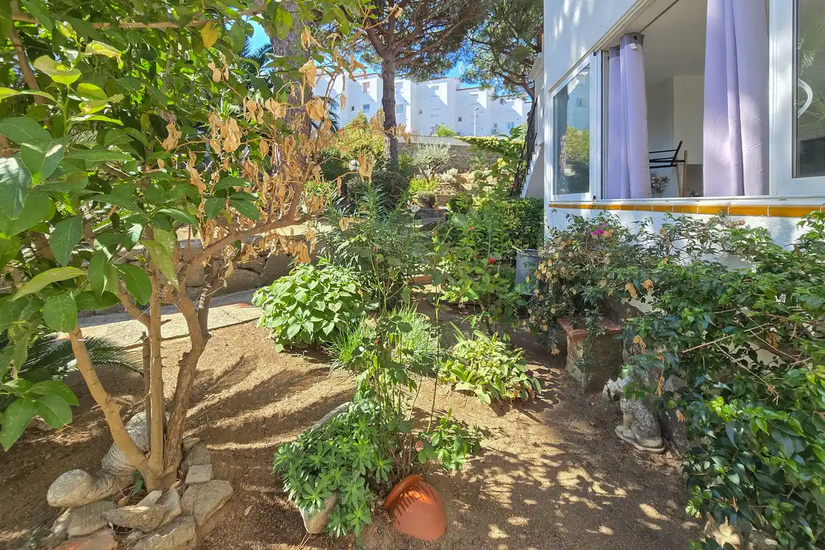 Descubre un lugar donde desconectar, disfrutar de la naturaleza y vivir Roses con calma.